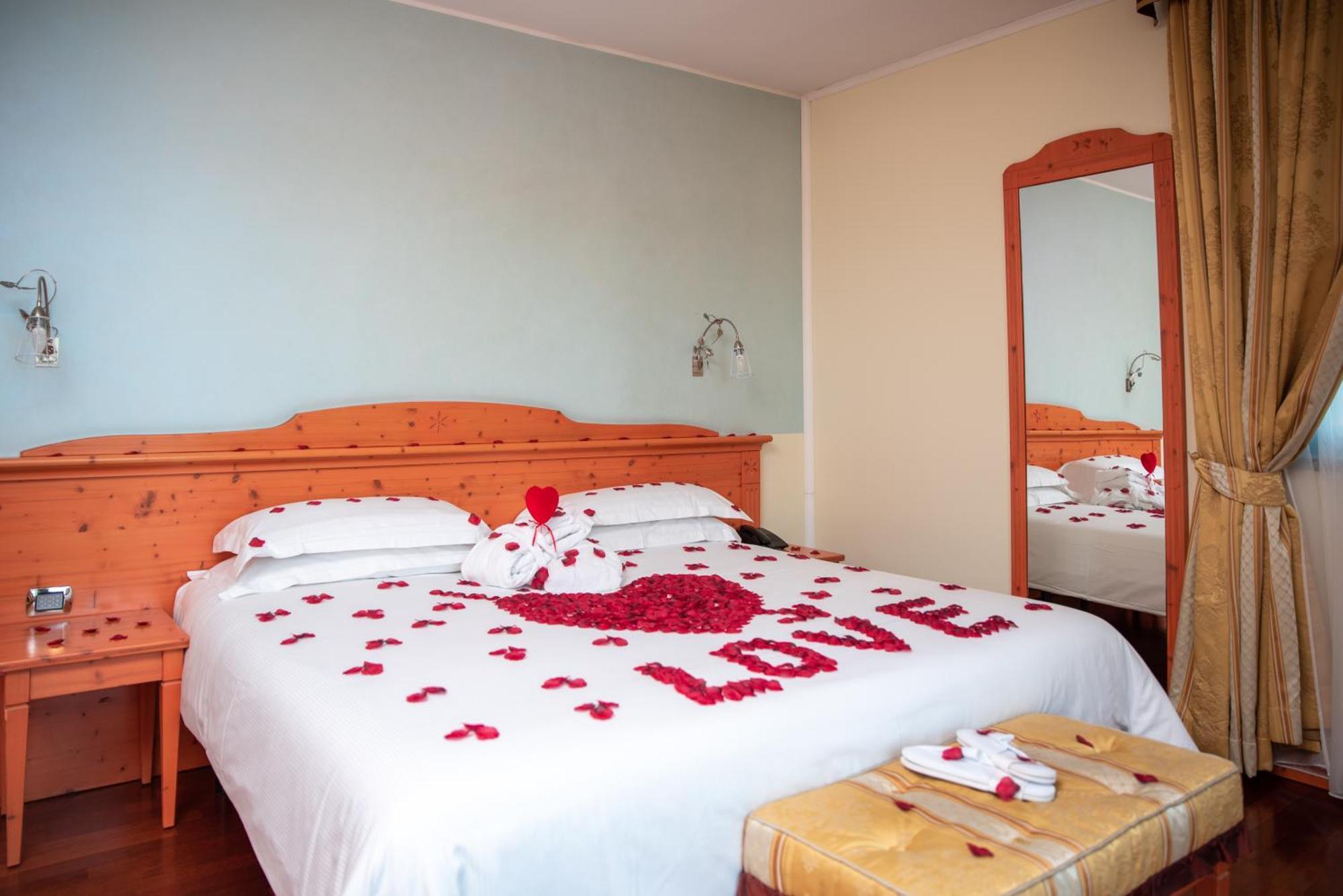 โฮเทล เรซิเดนเช มอนเตลาโก Hotel Ternate  ภายนอก รูปภาพ