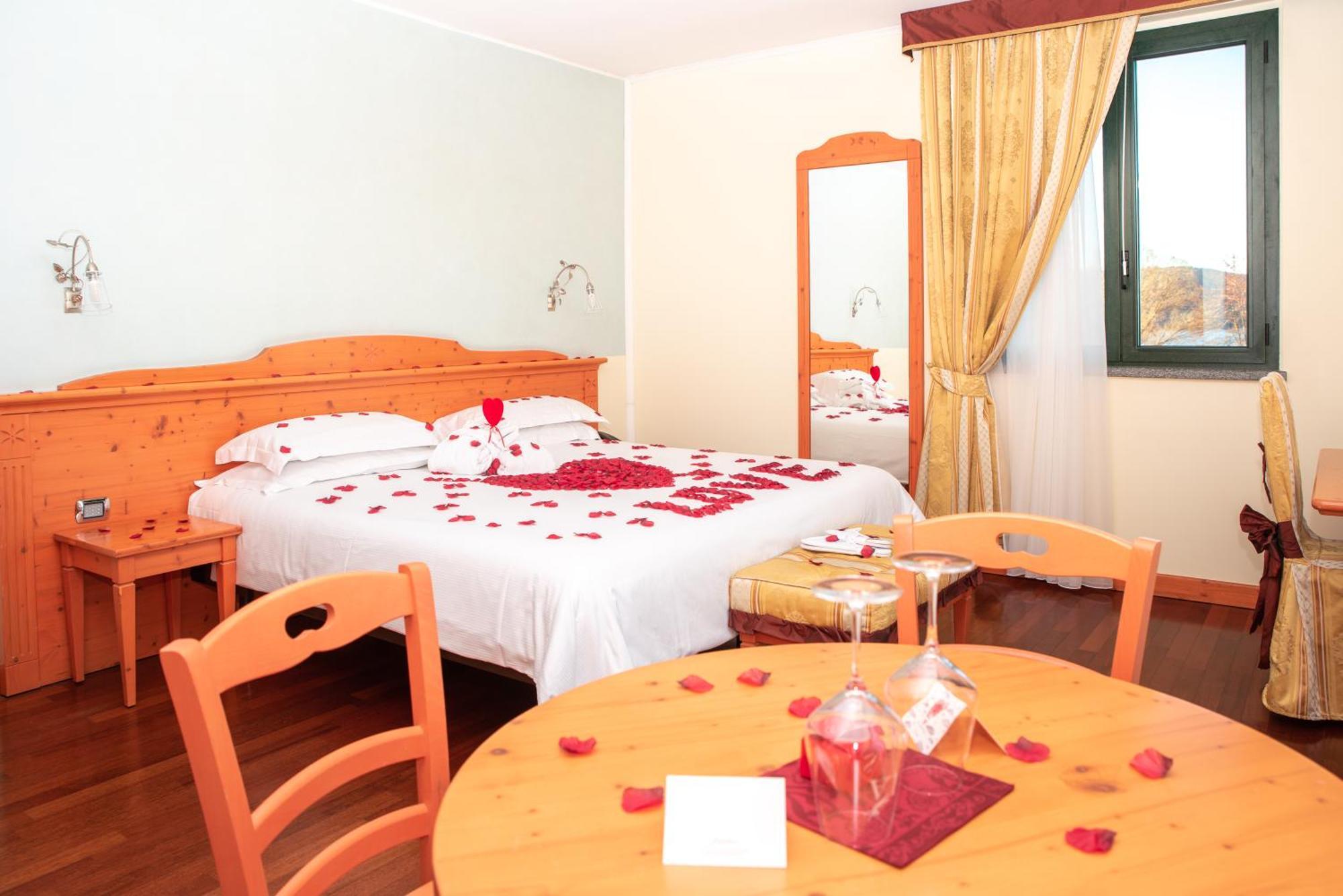 โฮเทล เรซิเดนเช มอนเตลาโก Hotel Ternate  ภายนอก รูปภาพ